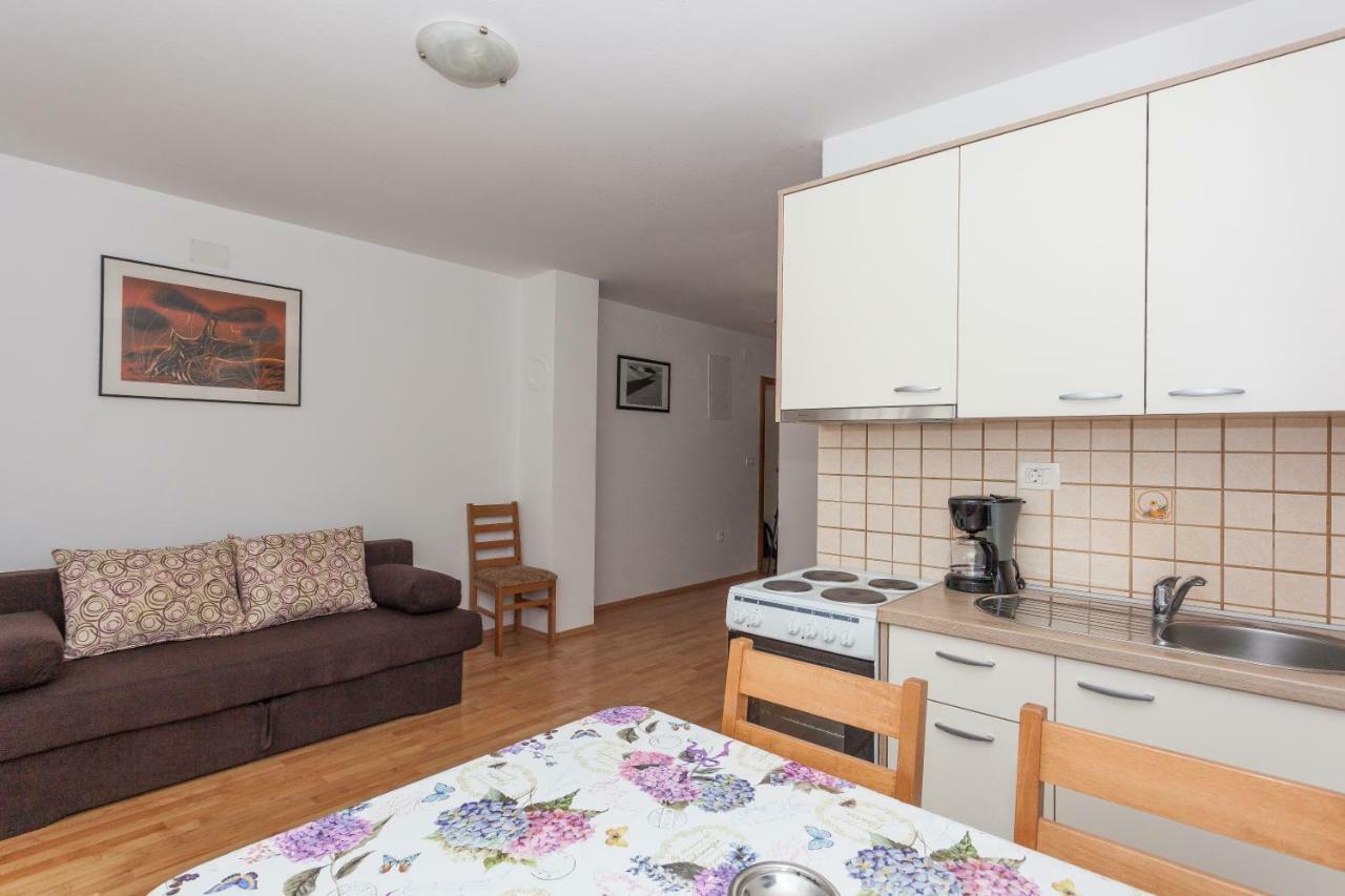 Apartments Mrsic Biograd Na Moru Exteriör bild
